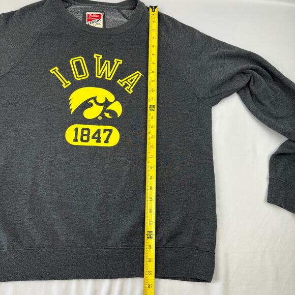 Iowa Hawkeyes Sweatshirt Gray Crew Neck Pullover Logo Big Ten Size Large 1847 - Picture 9 of 10